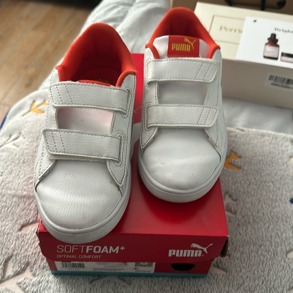 Puma smash v2 comics sneakers